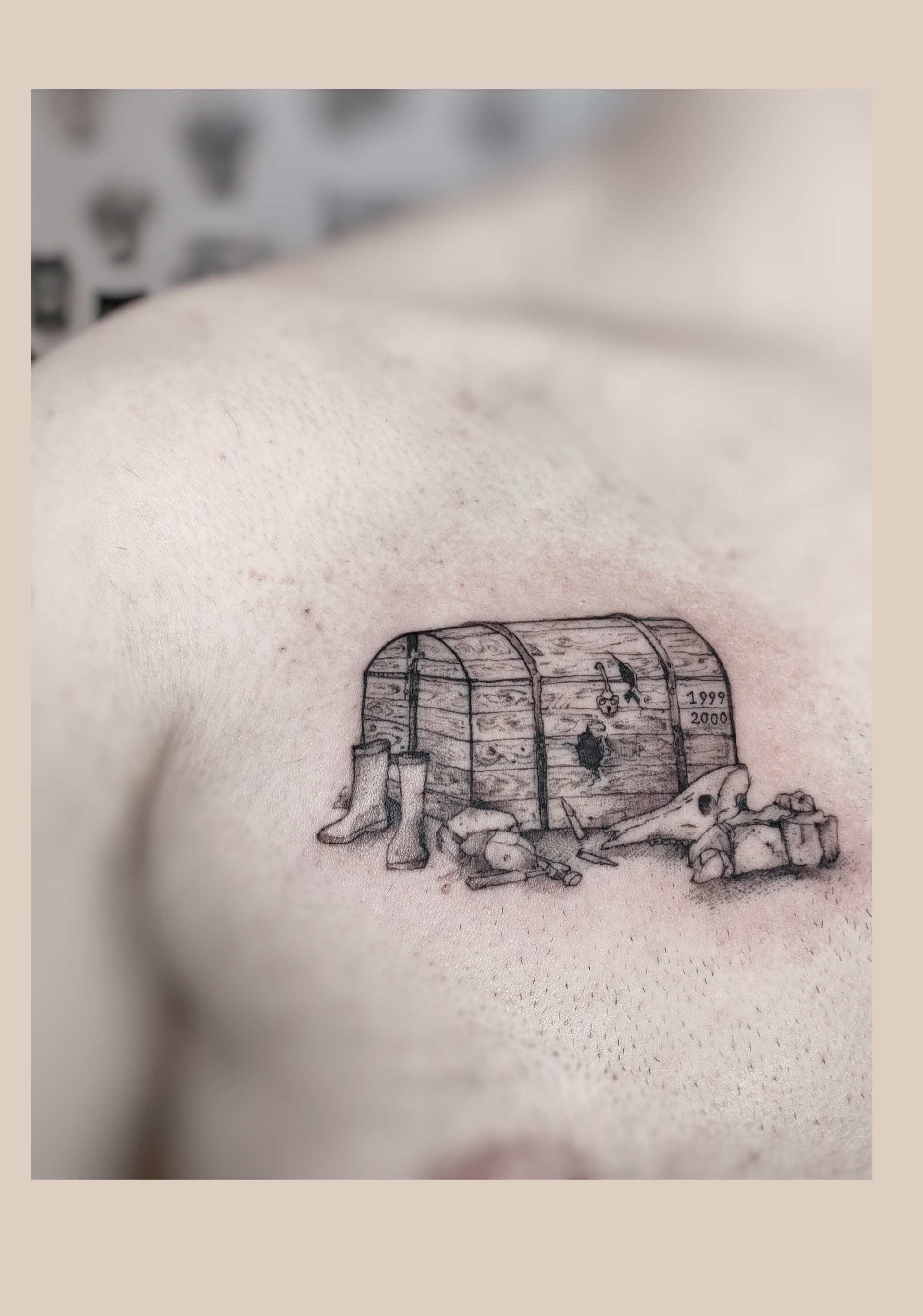 Feines, künstlerisches Tattoo im zarten Stil aus Leipzig