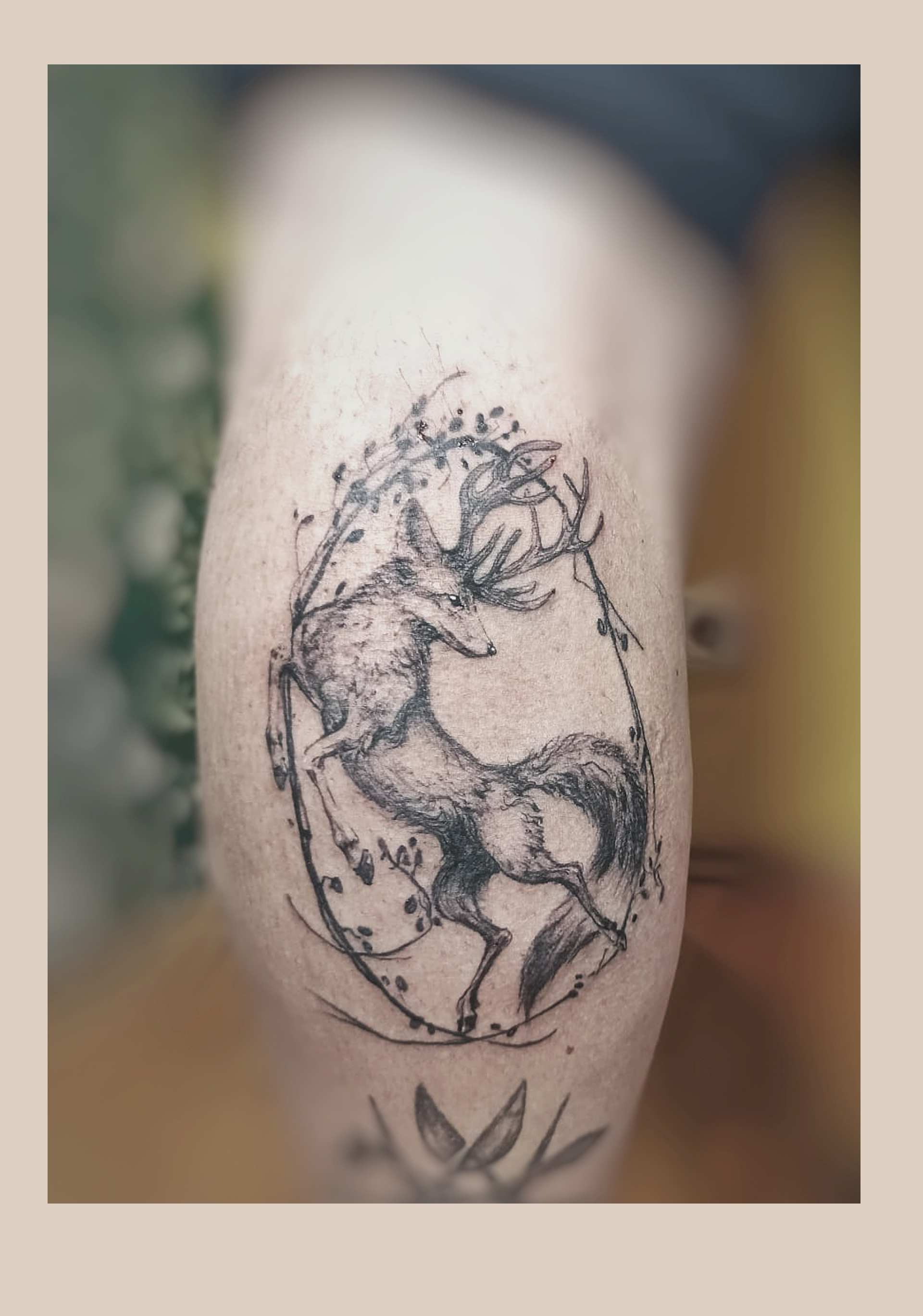 Feines, künstlerisches Tattoo im zarten Stil aus Leipzig