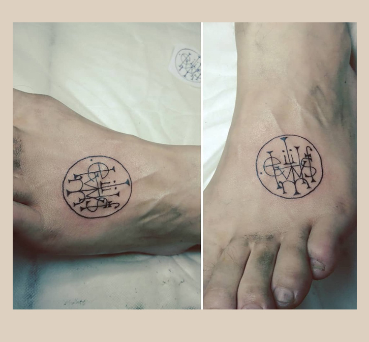 Feines, künstlerisches Tattoo im zarten Stil aus Leipzig