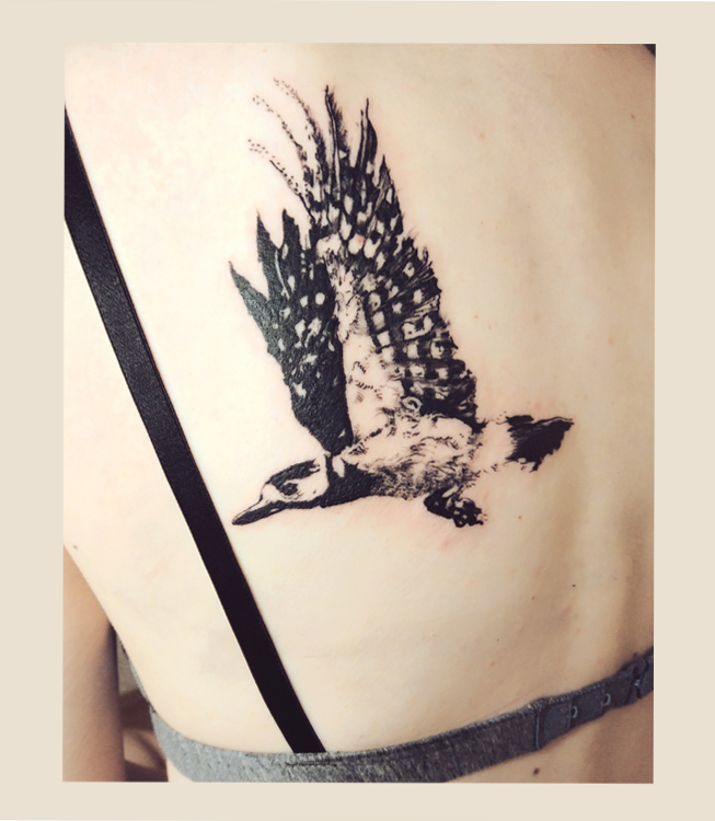 Feines, künstlerisches Tattoo im zarten Stil aus Leipzig