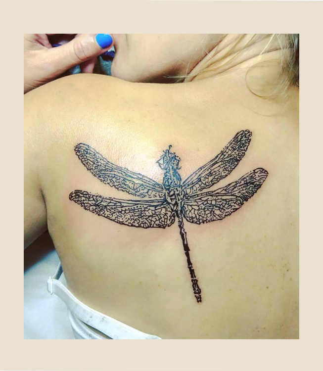 Feines, künstlerisches Tattoo im zarten Stil aus Leipzig