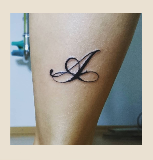 Feines, künstlerisches Tattoo im zarten Stil aus Leipzig