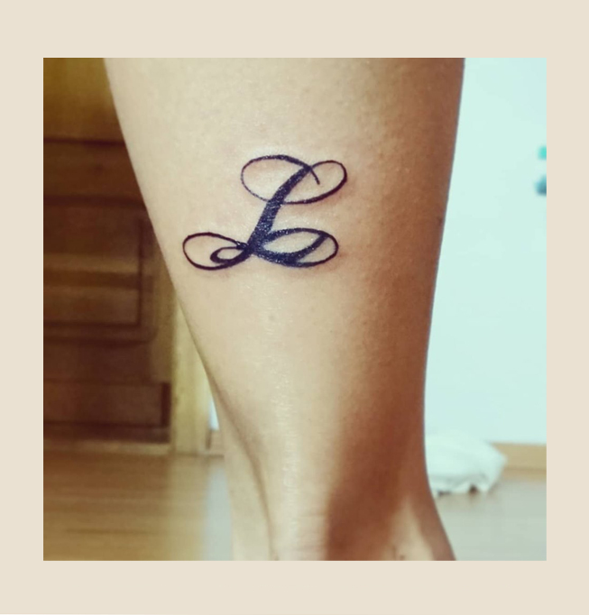Feines, künstlerisches Tattoo im zarten Stil aus Leipzig