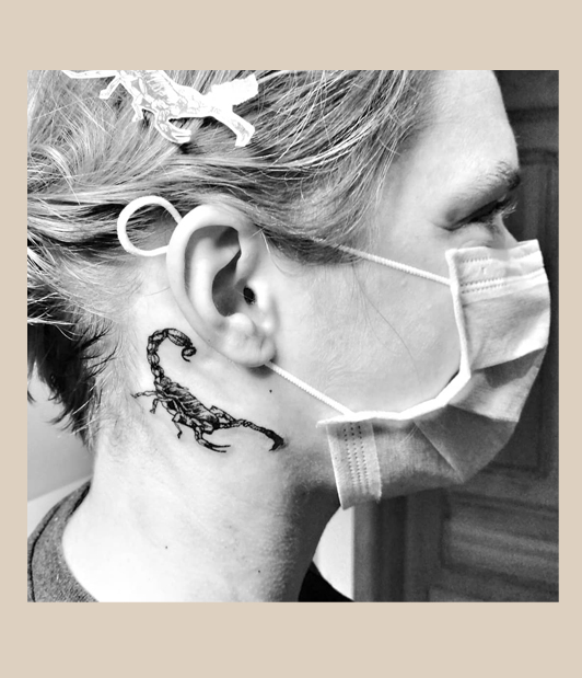 Feines, künstlerisches Tattoo im zarten Stil aus Leipzig