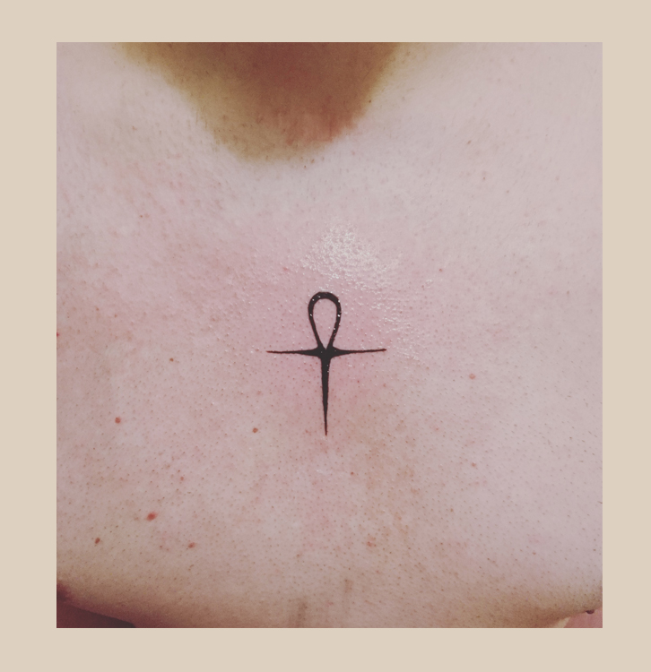 Feines, künstlerisches Tattoo im zarten Stil aus Leipzig