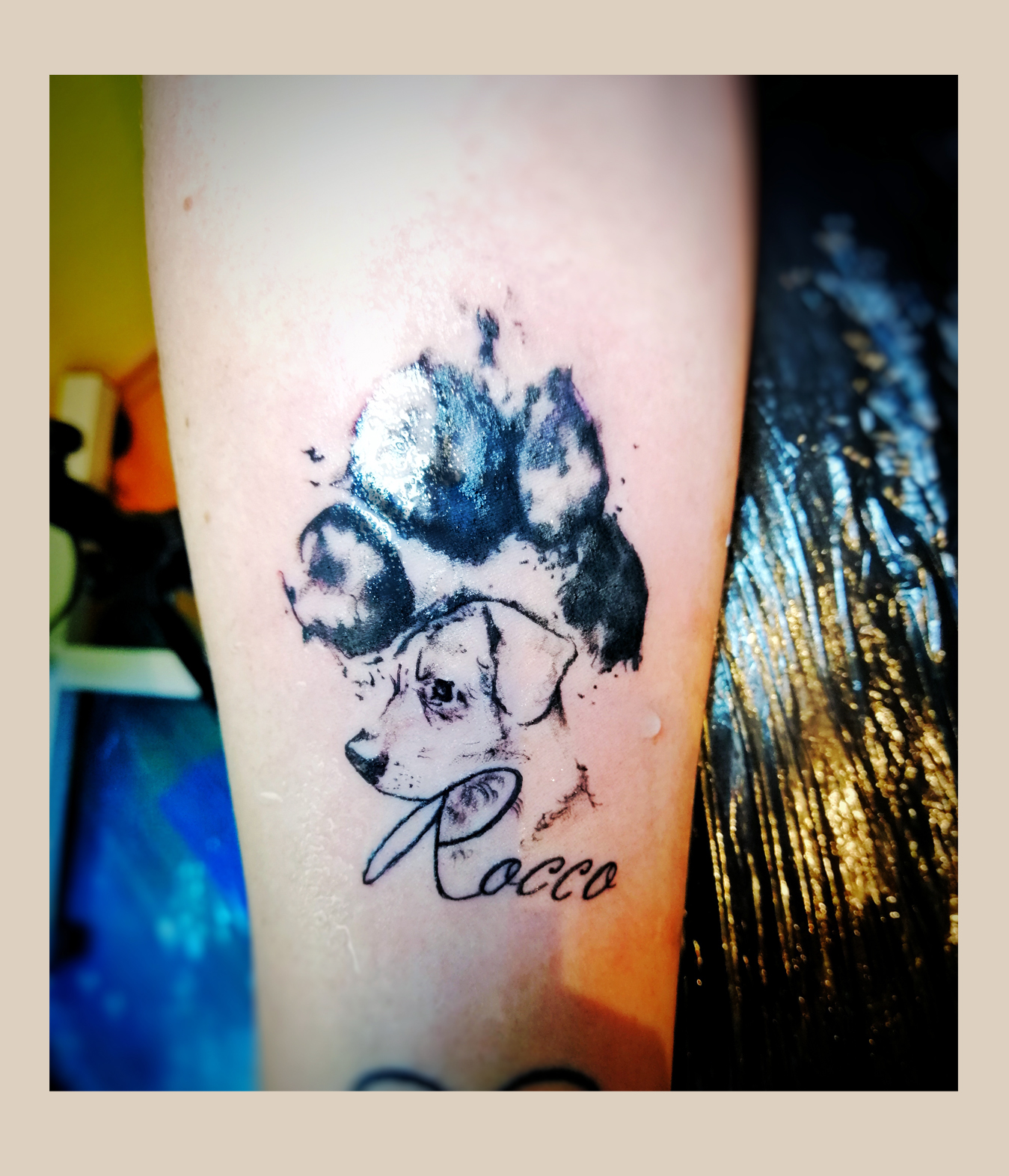 Feines, künstlerisches Tattoo im zarten Stil aus Leipzig