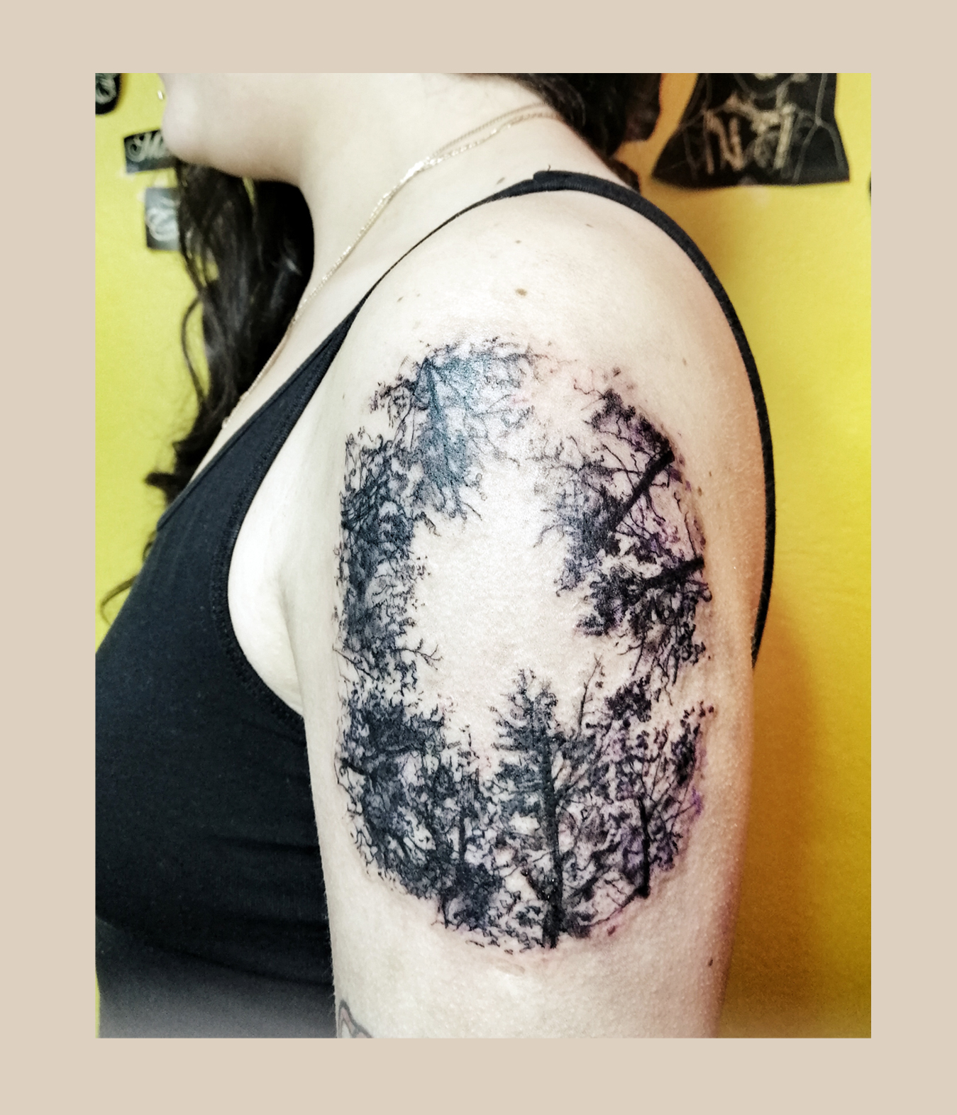 Feines, künstlerisches Tattoo im zarten Stil aus Leipzig