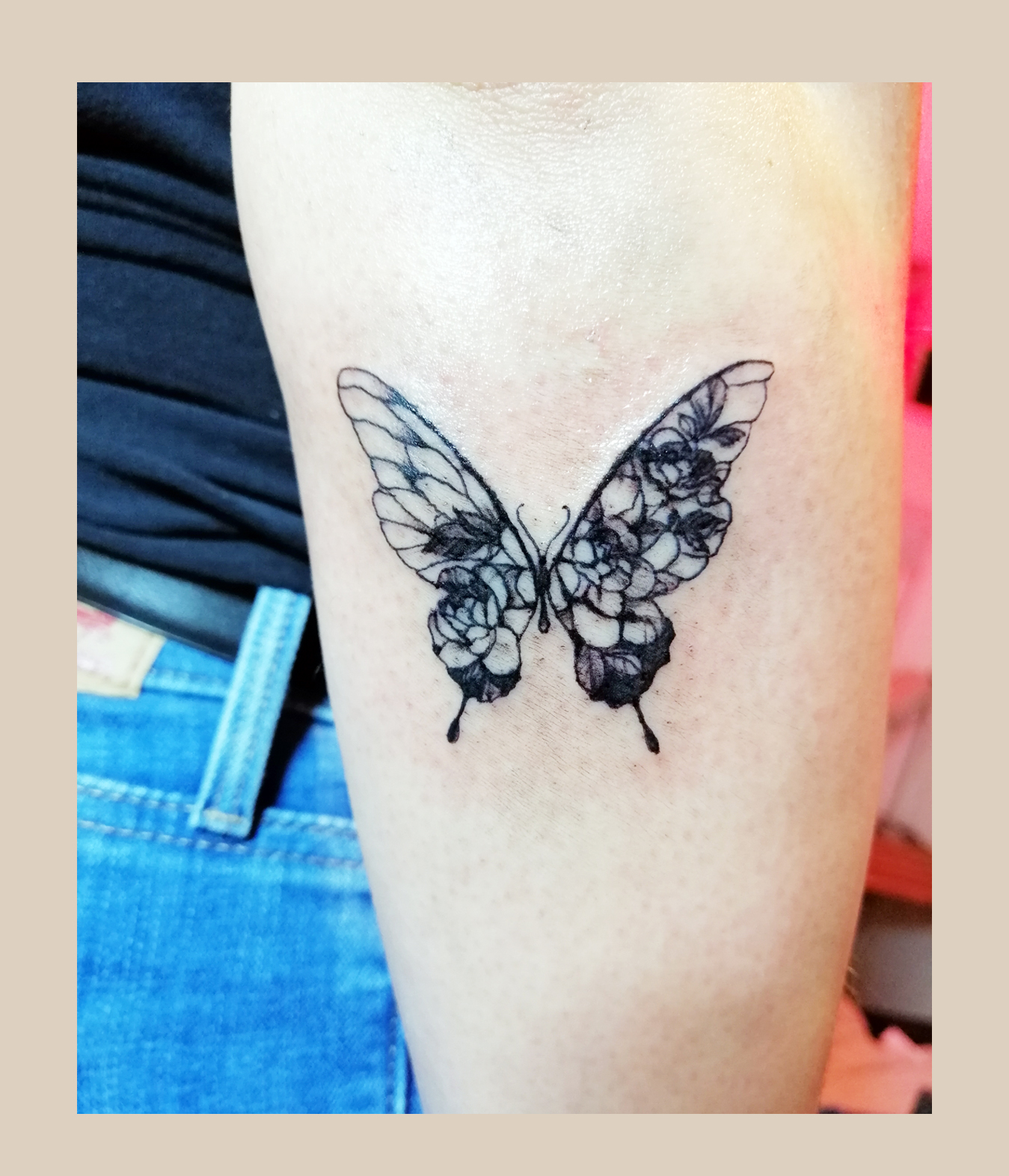 Feines, künstlerisches Tattoo im zarten Stil aus Leipzig