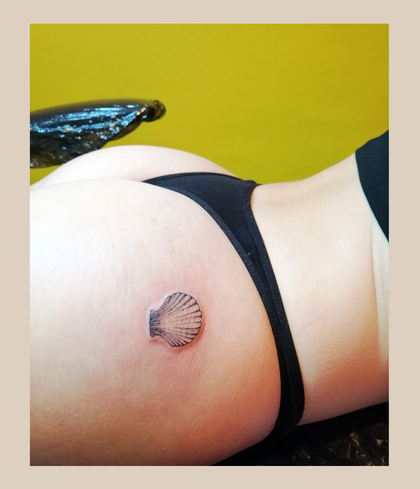 Feines, künstlerisches Tattoo im zarten Stil aus Leipzig