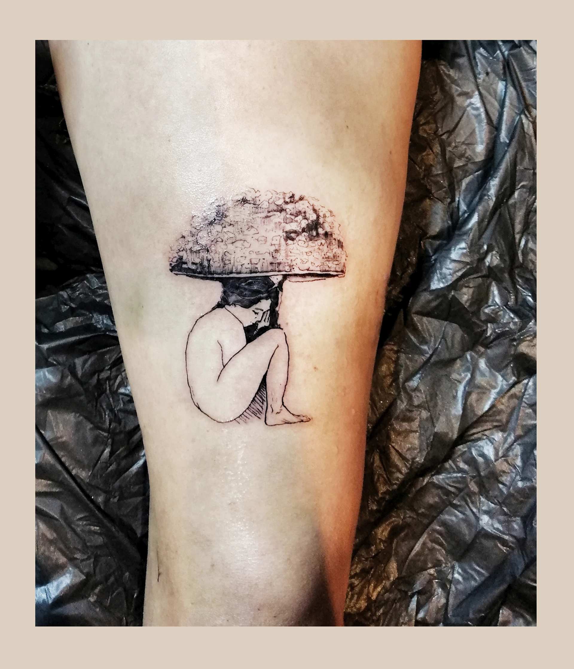 Feines, künstlerisches Tattoo im zarten Stil aus Leipzig