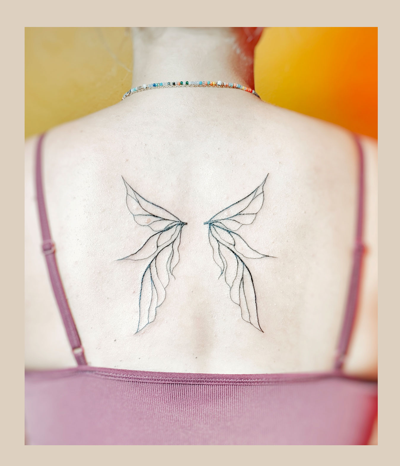 Feines, künstlerisches Tattoo im zarten Stil aus Leipzig