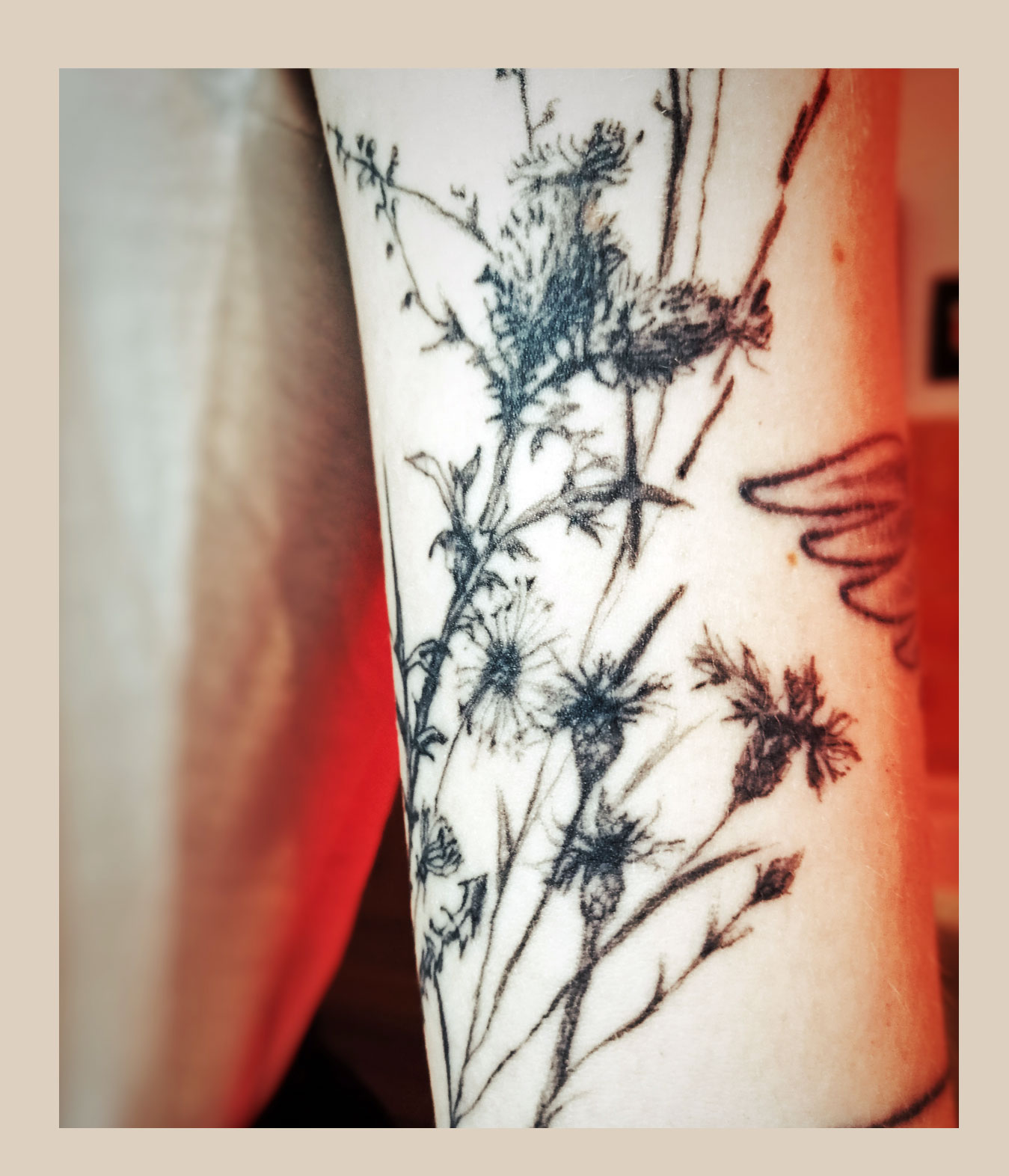 Feines, künstlerisches Tattoo im zarten Stil aus Leipzig