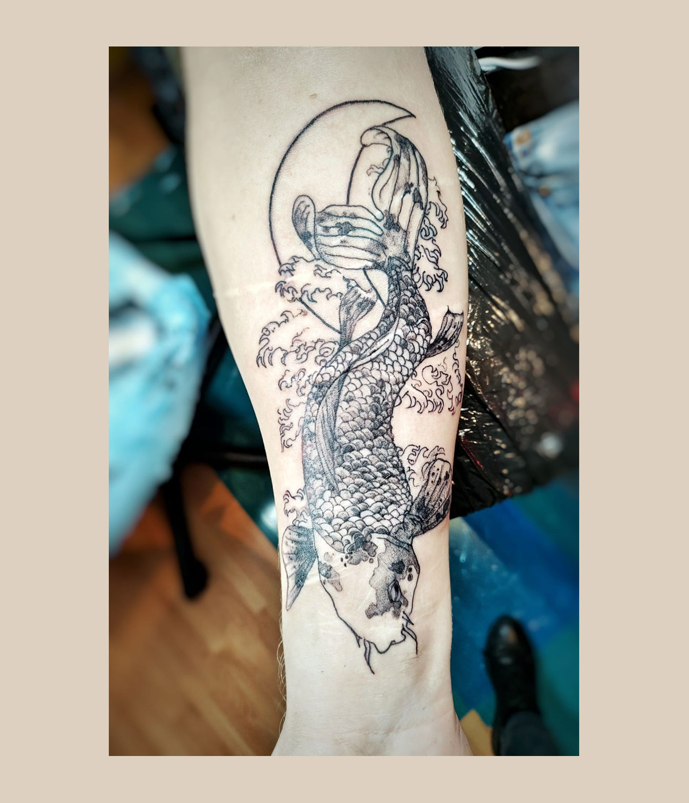 Feines, künstlerisches Tattoo im zarten Stil aus Leipzig
